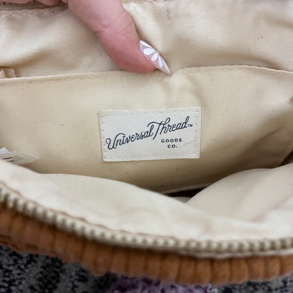 Universal Thread Purse - Picture 3 of 5